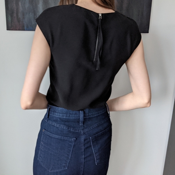 Chic Classic Black Top Willow & Thread - Picture 3 of 3